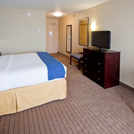 Holiday Inn Express Hotel & Suites Shelbyville By Ihg Room photo