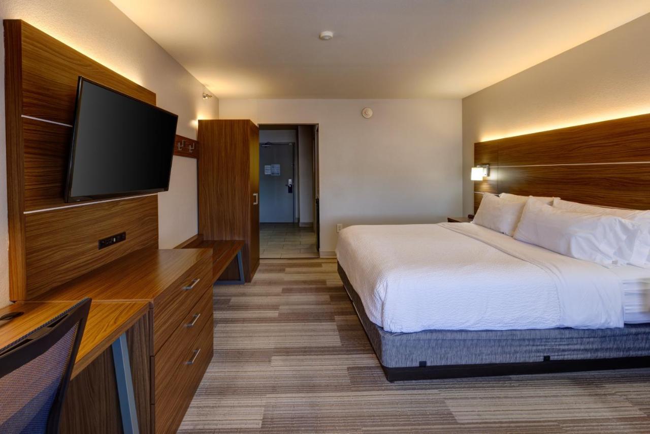 Holiday Inn Express Hotel & Suites Shelbyville By Ihg Exterior photo