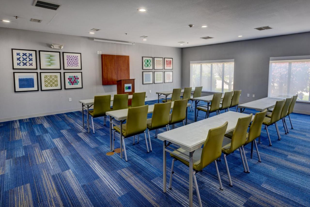 Holiday Inn Express Hotel & Suites Shelbyville By Ihg Exterior photo