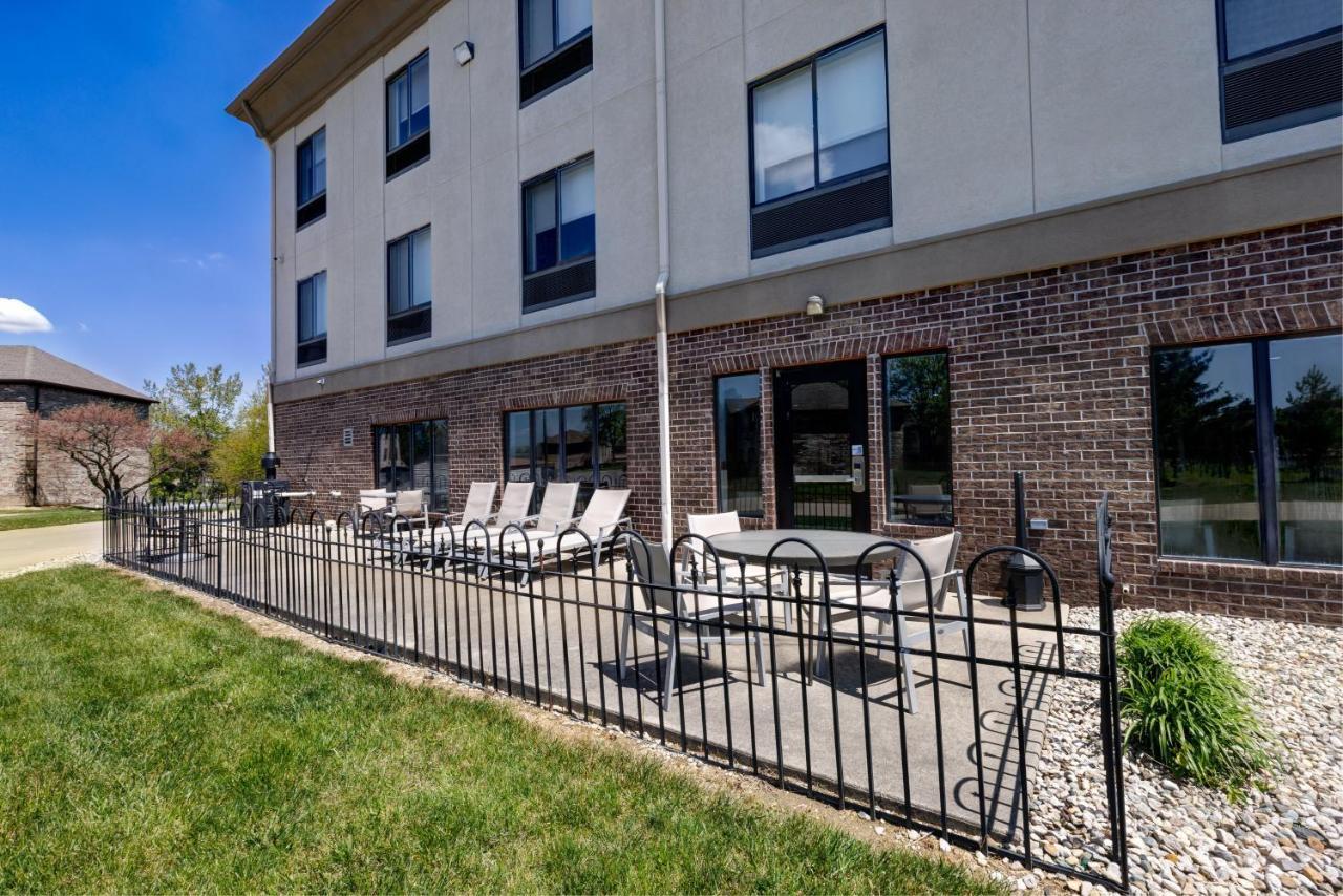 Holiday Inn Express Hotel & Suites Shelbyville By Ihg Exterior photo