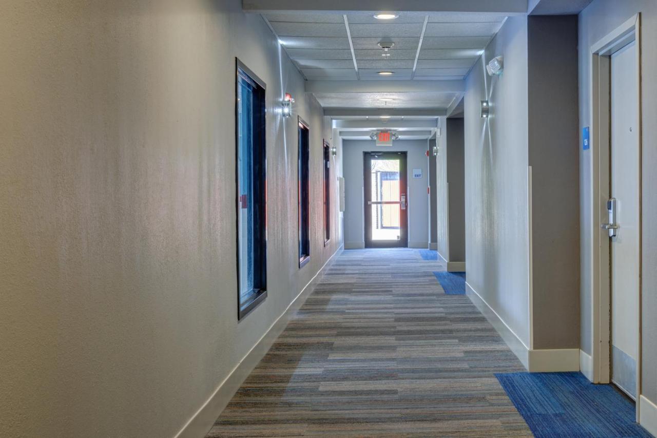 Holiday Inn Express Hotel & Suites Shelbyville By Ihg Exterior photo