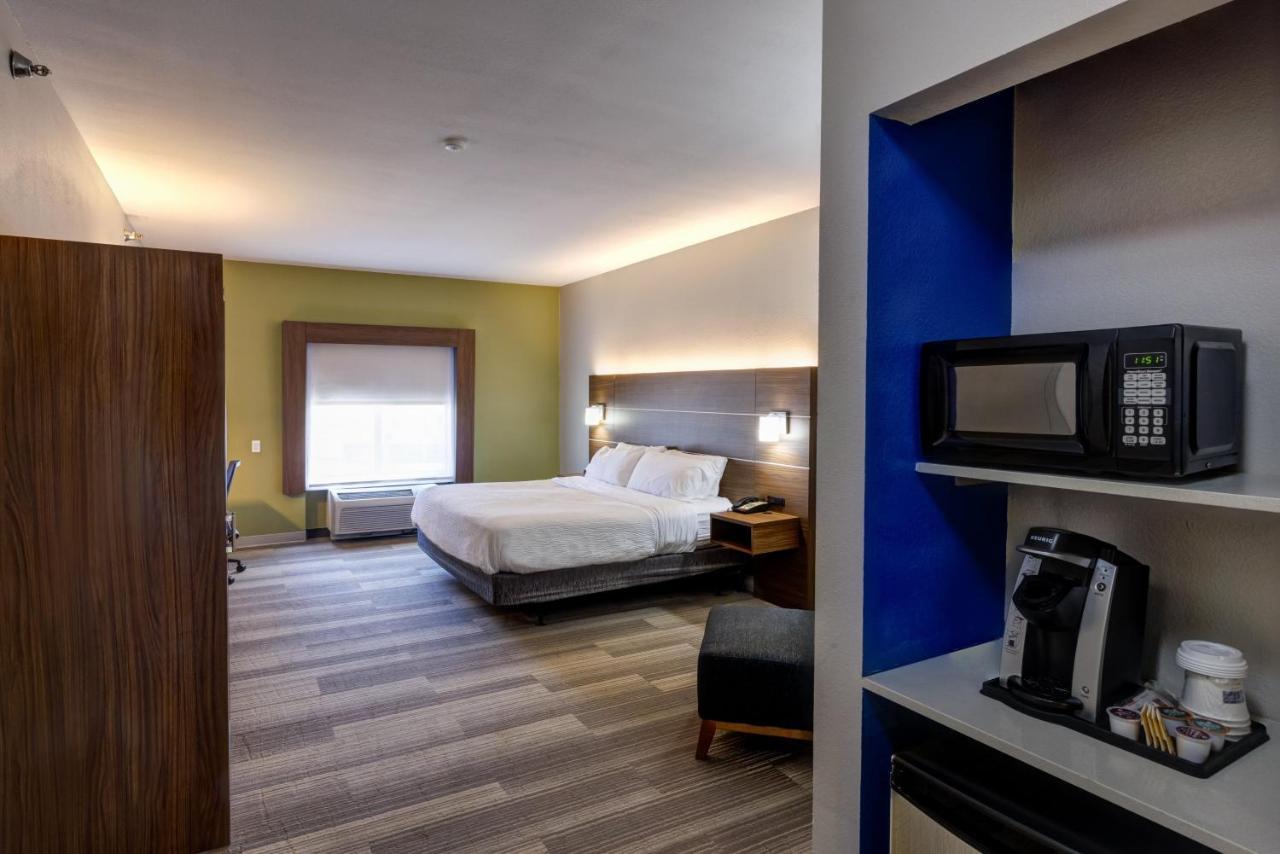Holiday Inn Express Hotel & Suites Shelbyville By Ihg Exterior photo