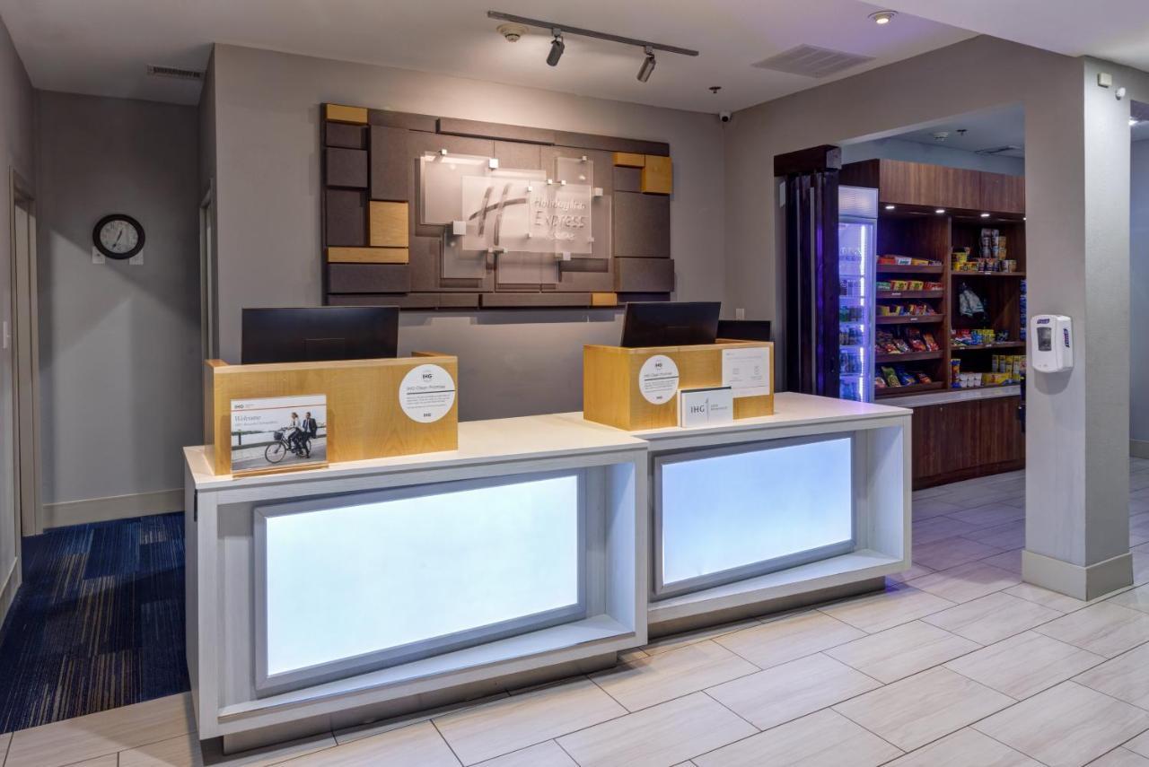 Holiday Inn Express Hotel & Suites Shelbyville By Ihg Exterior photo