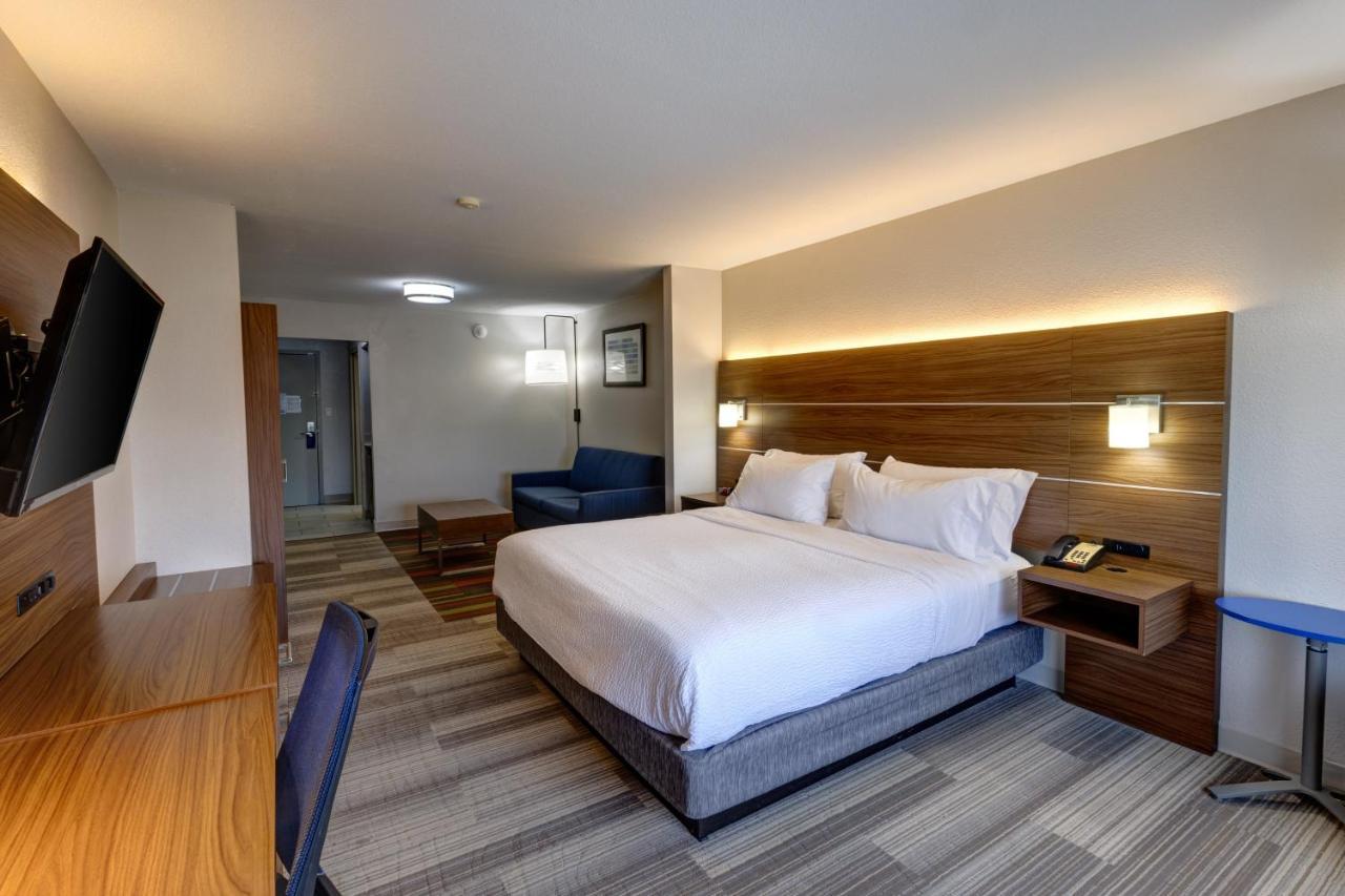 Holiday Inn Express Hotel & Suites Shelbyville By Ihg Exterior photo