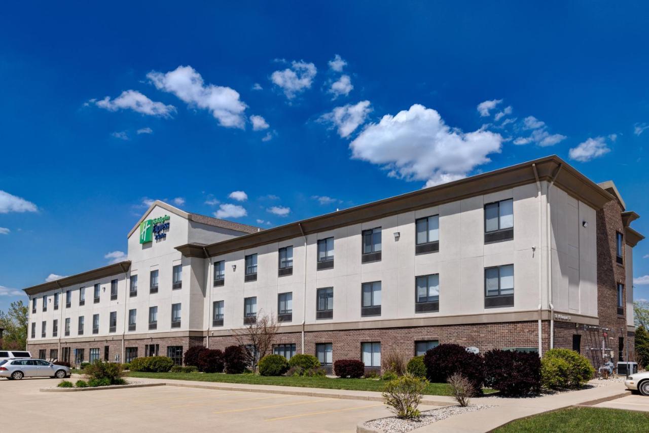 Holiday Inn Express Hotel & Suites Shelbyville By Ihg Exterior photo