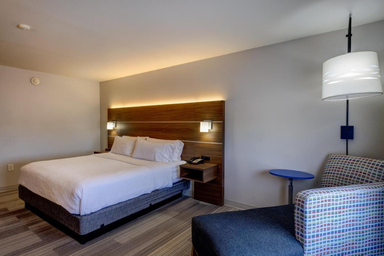 Holiday Inn Express Hotel & Suites Shelbyville By Ihg Exterior photo