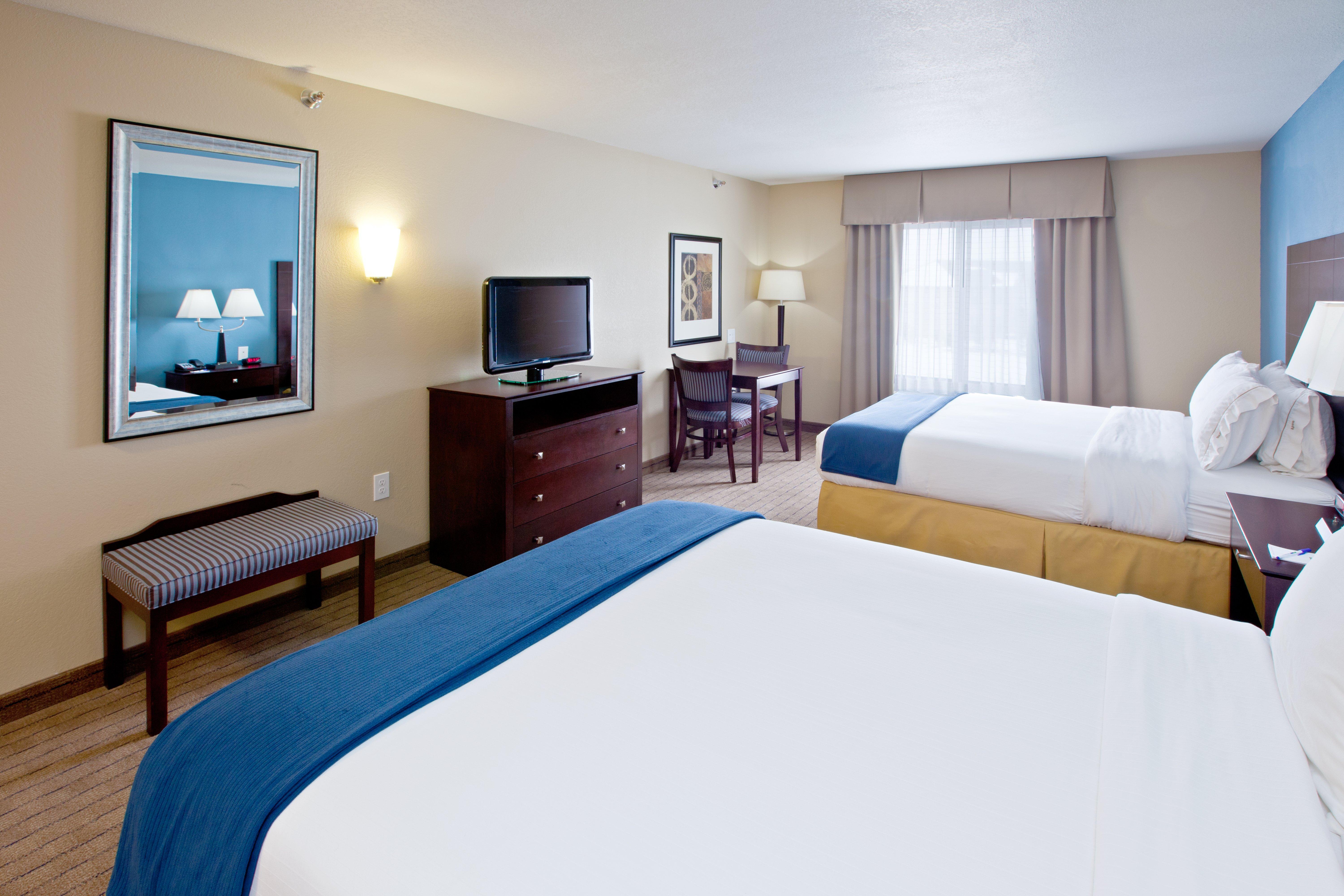 Holiday Inn Express Hotel & Suites Shelbyville By Ihg Exterior photo