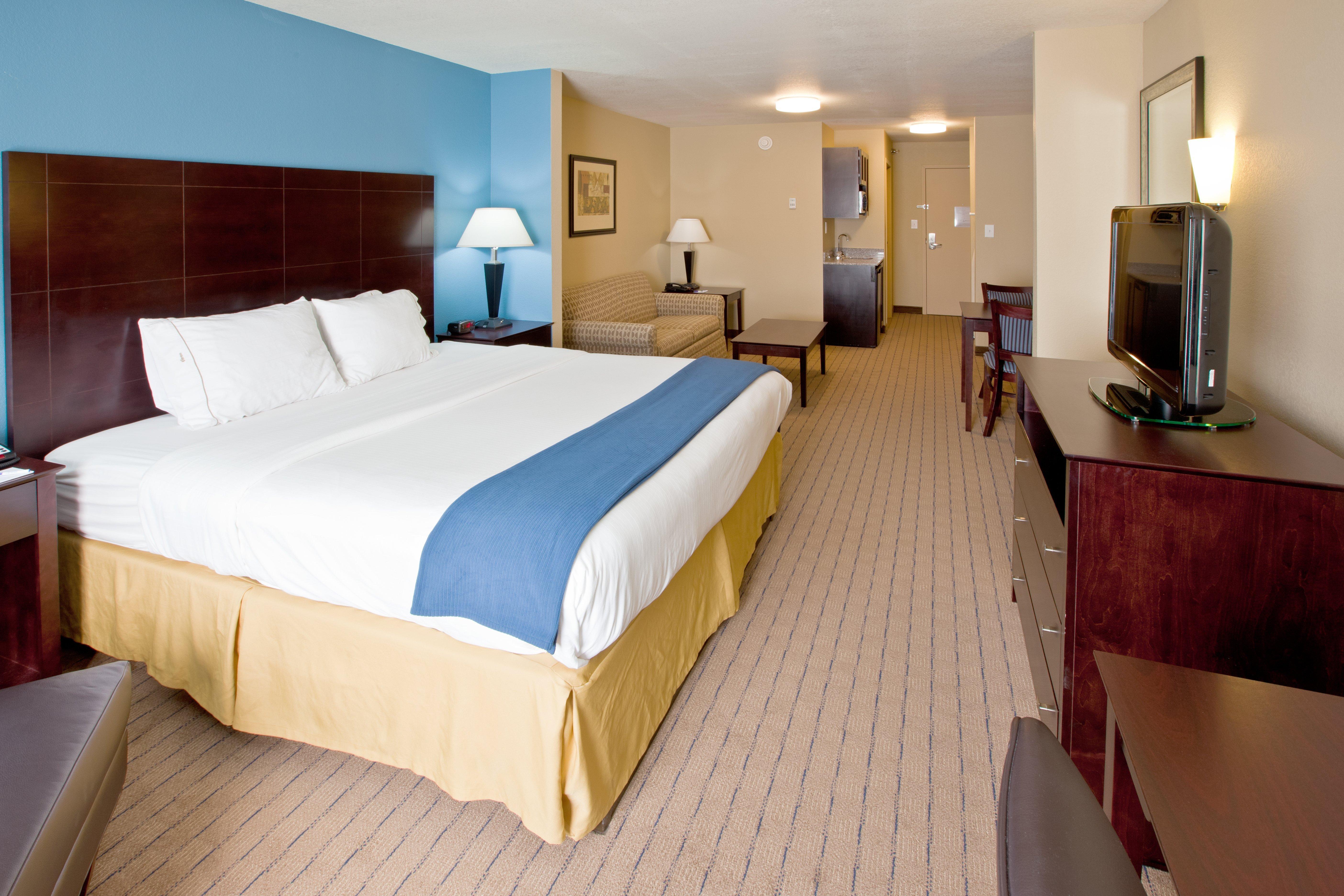 Holiday Inn Express Hotel & Suites Shelbyville By Ihg Exterior photo
