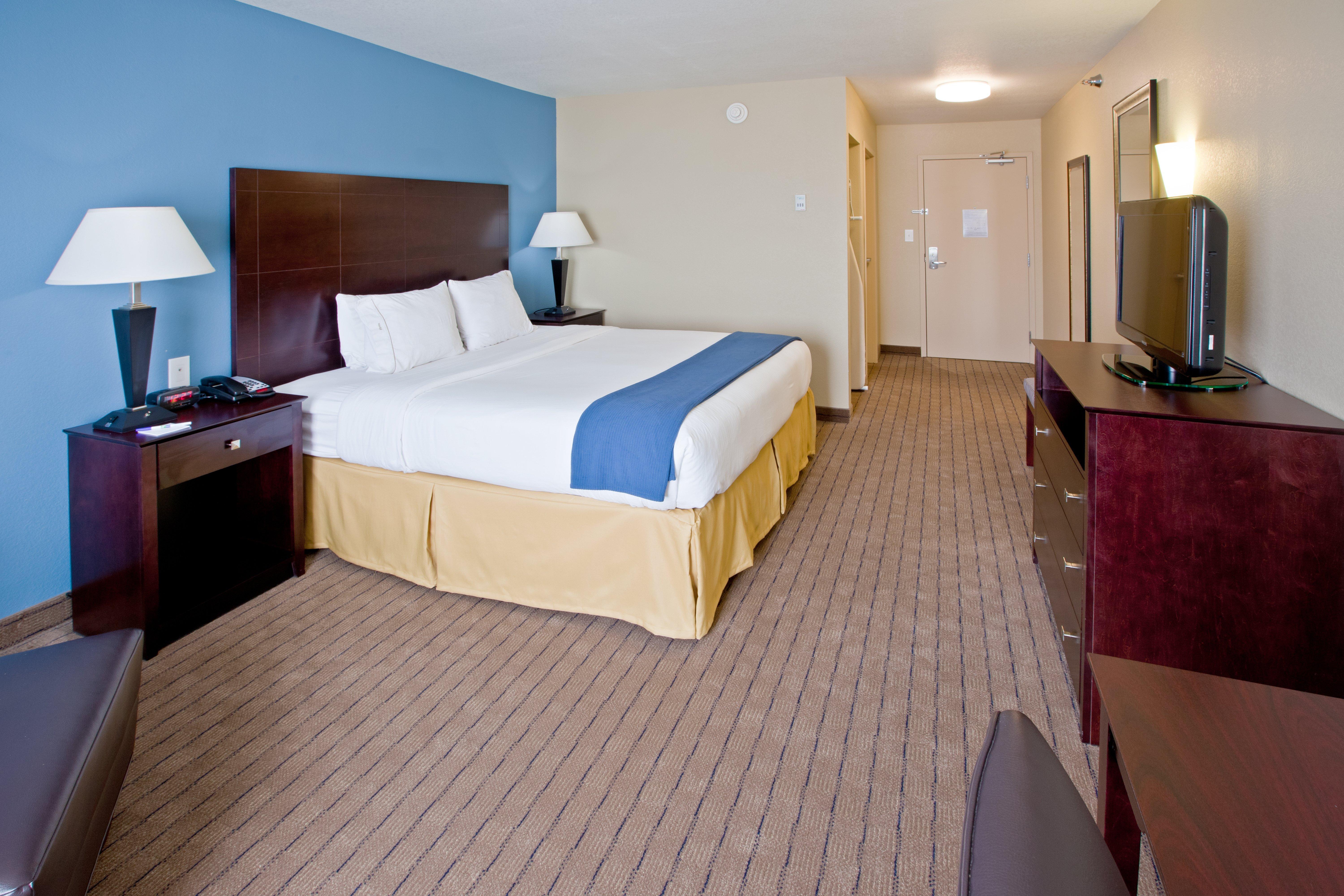 Holiday Inn Express Hotel & Suites Shelbyville By Ihg Exterior photo