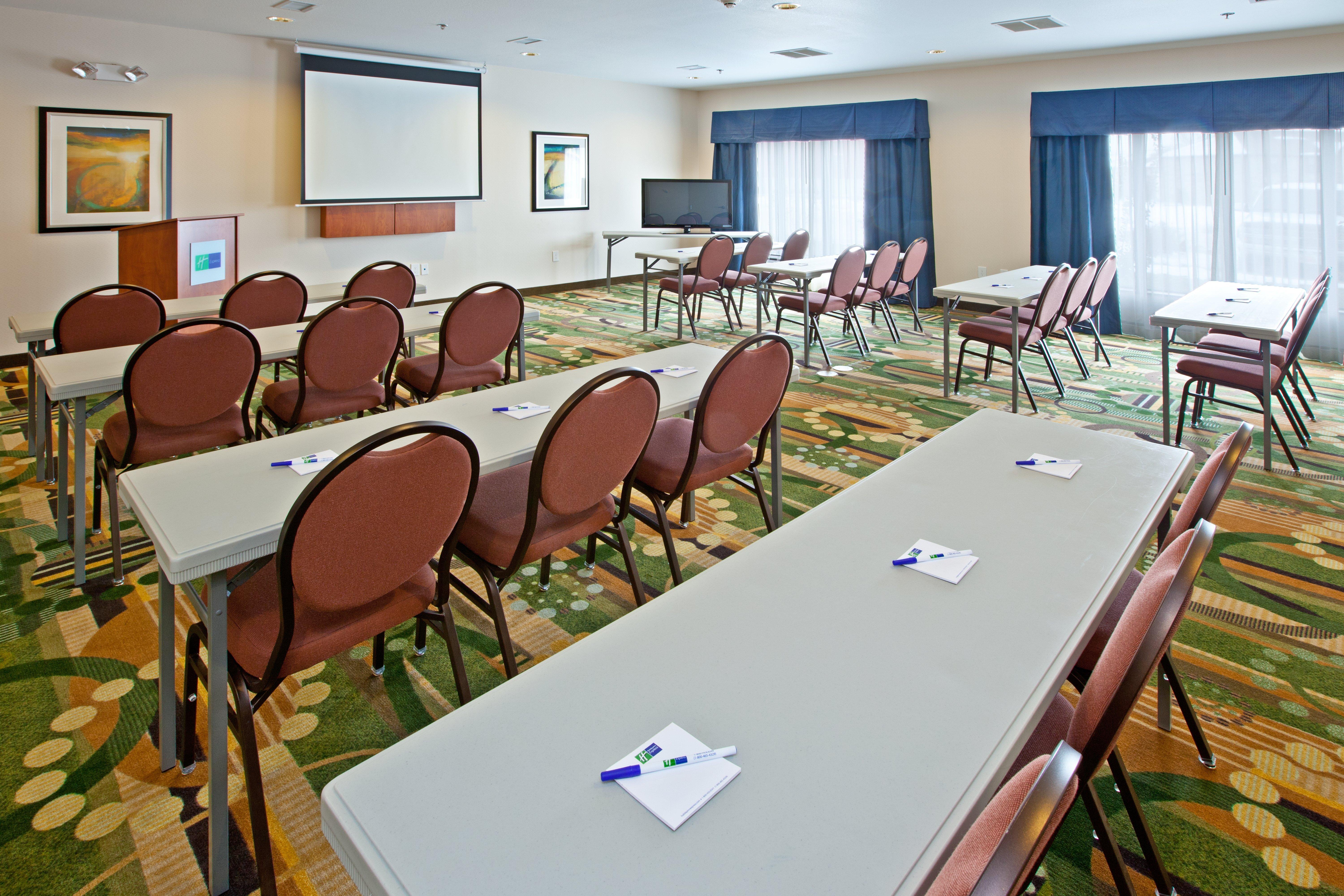 Holiday Inn Express Hotel & Suites Shelbyville By Ihg Exterior photo