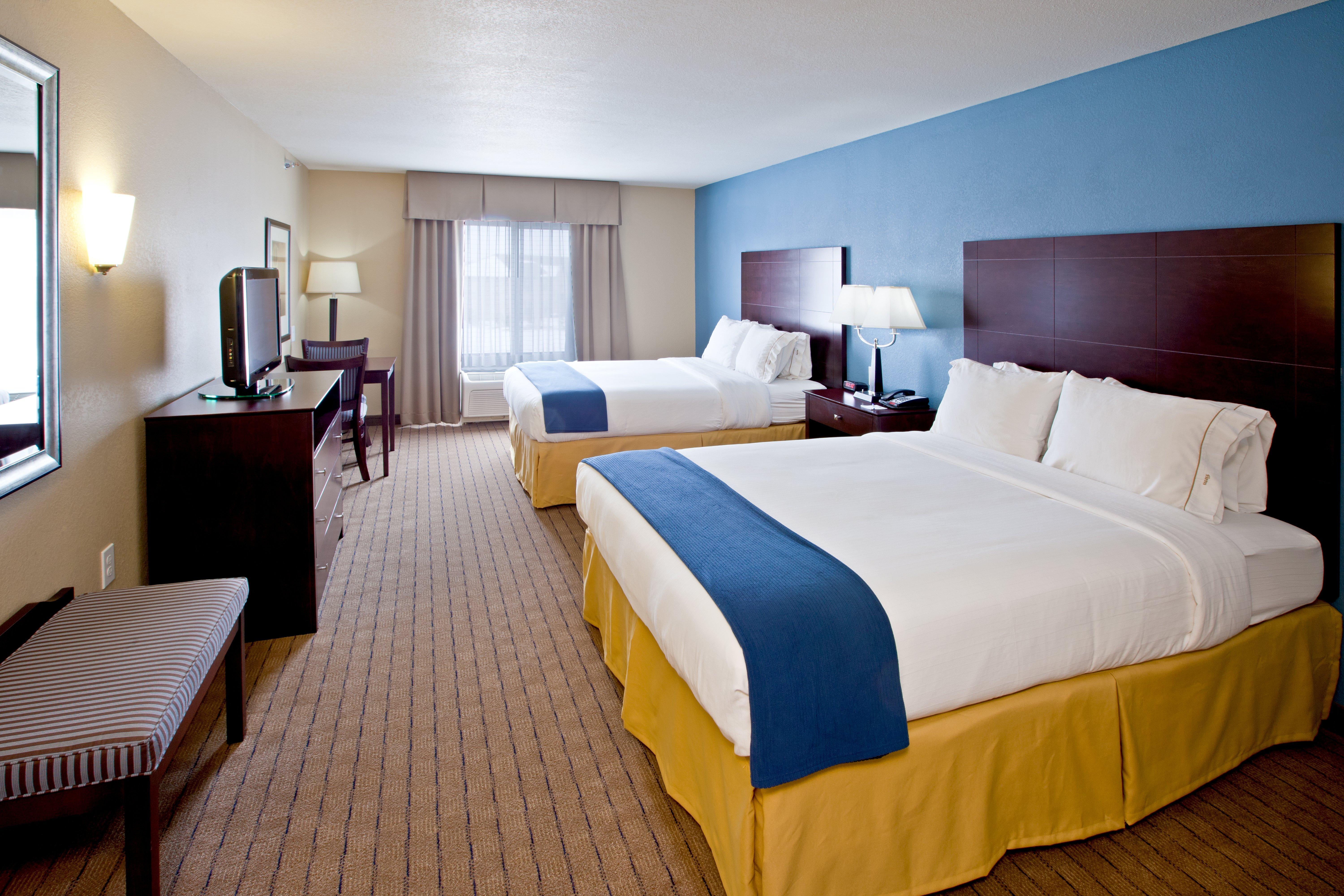 Holiday Inn Express Hotel & Suites Shelbyville By Ihg Exterior photo