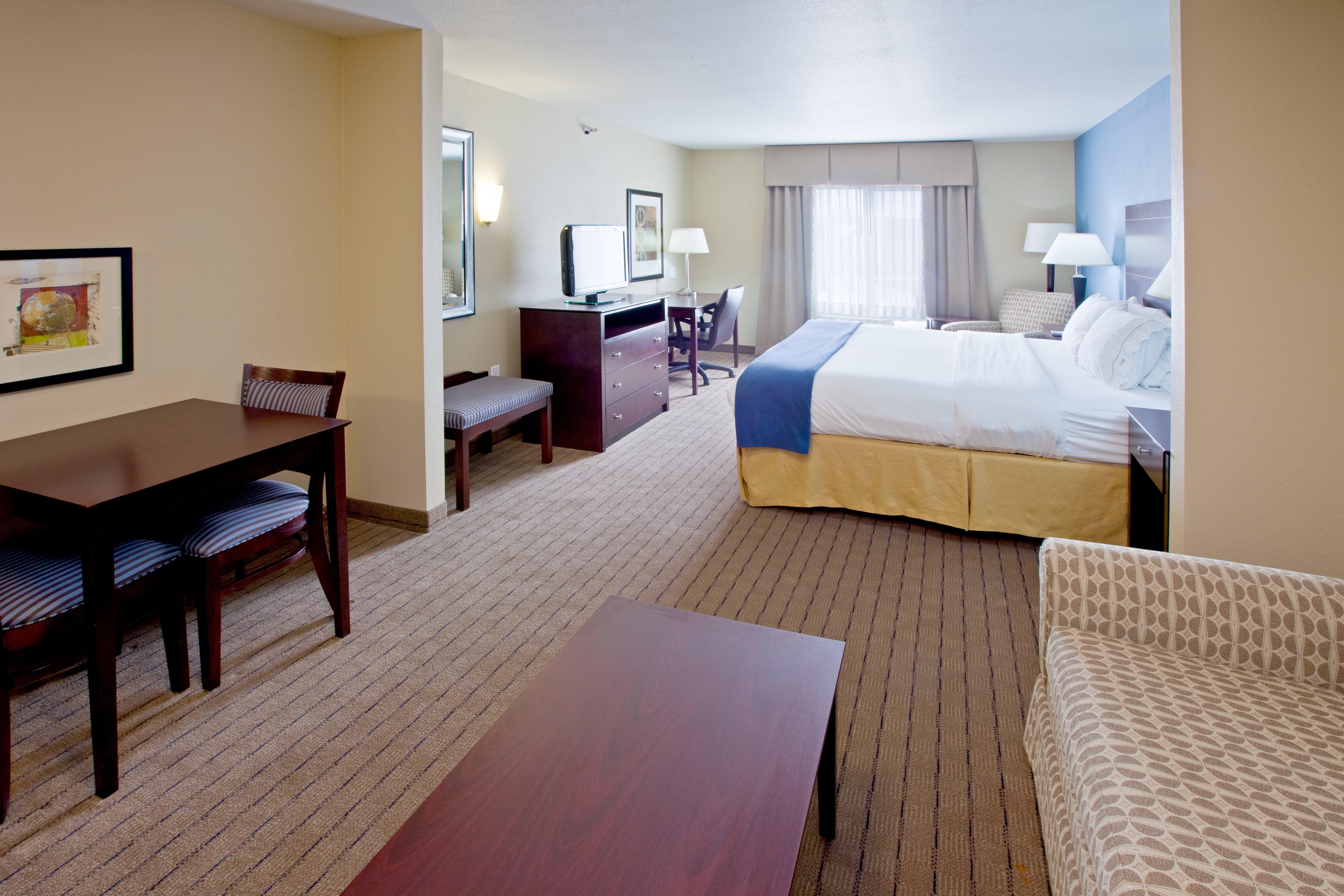 Holiday Inn Express Hotel & Suites Shelbyville By Ihg Exterior photo